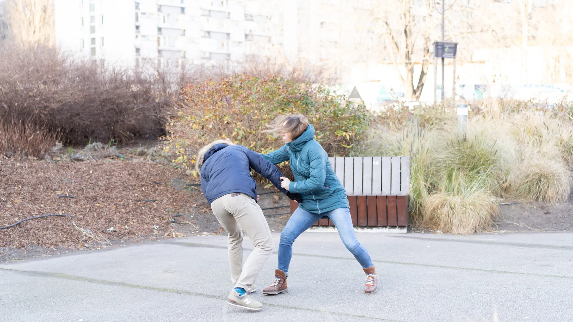 A woman counters a sudden grab on a city square — street self-defence training in Warsaw